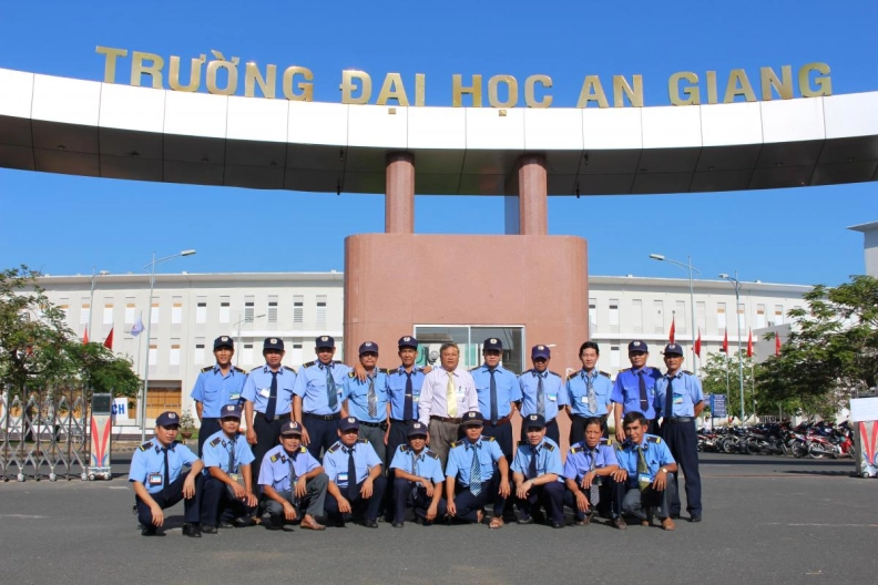 CÔNG TY DỊCH VỤ BẢO VỆ TUỔI TRẺ hero image