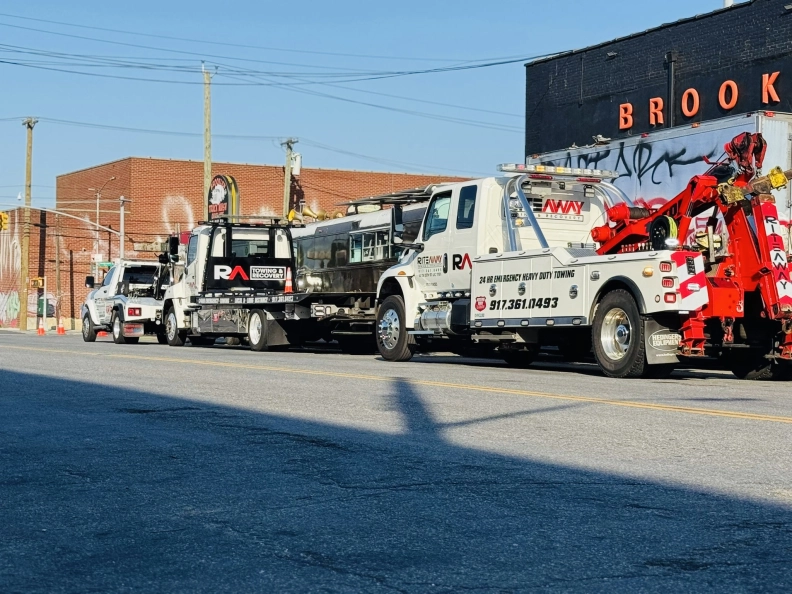 Rite Away Towing hero image